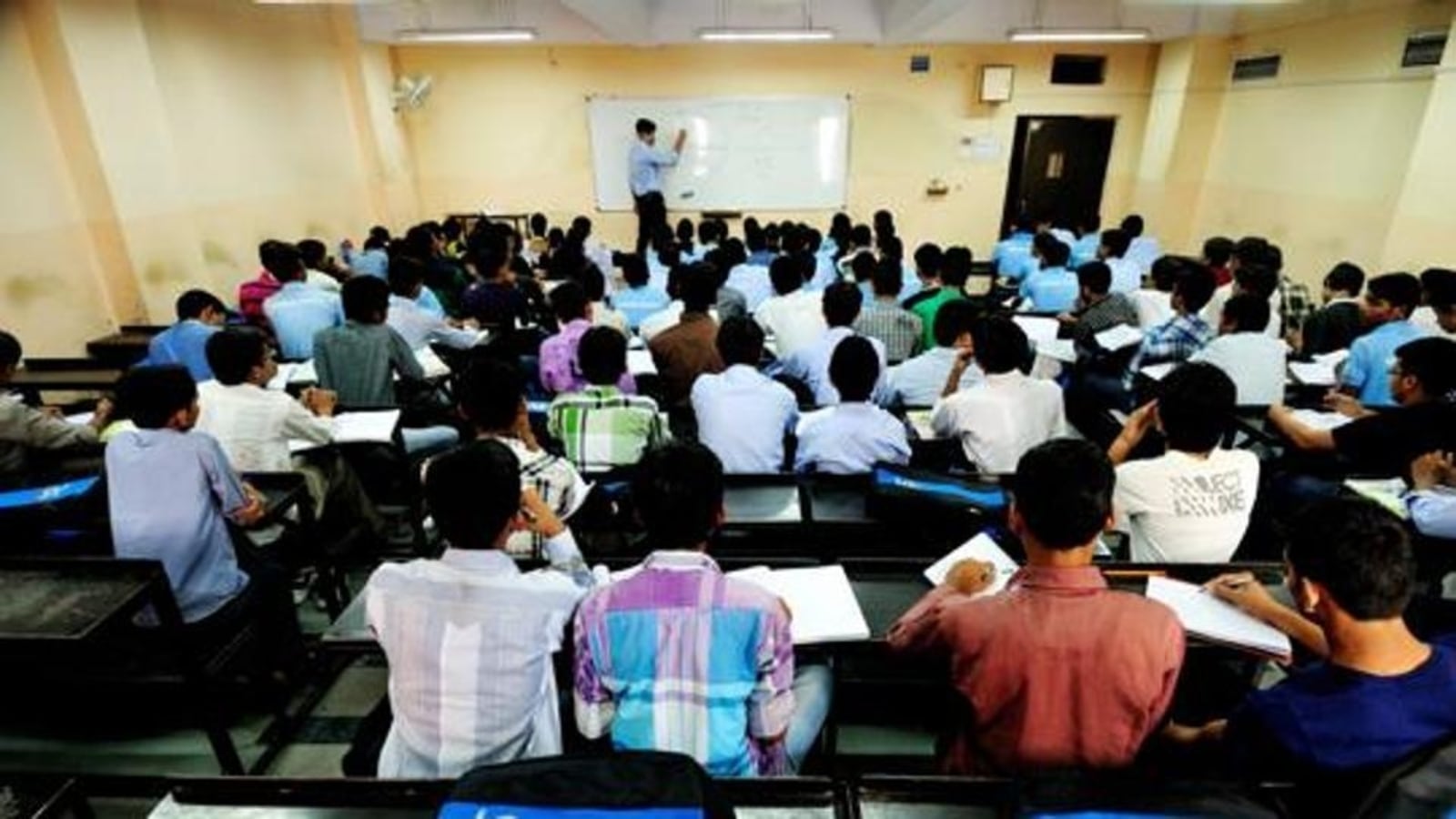 Rajnandgaon Launches Free NEET and JEE Coaching for Students