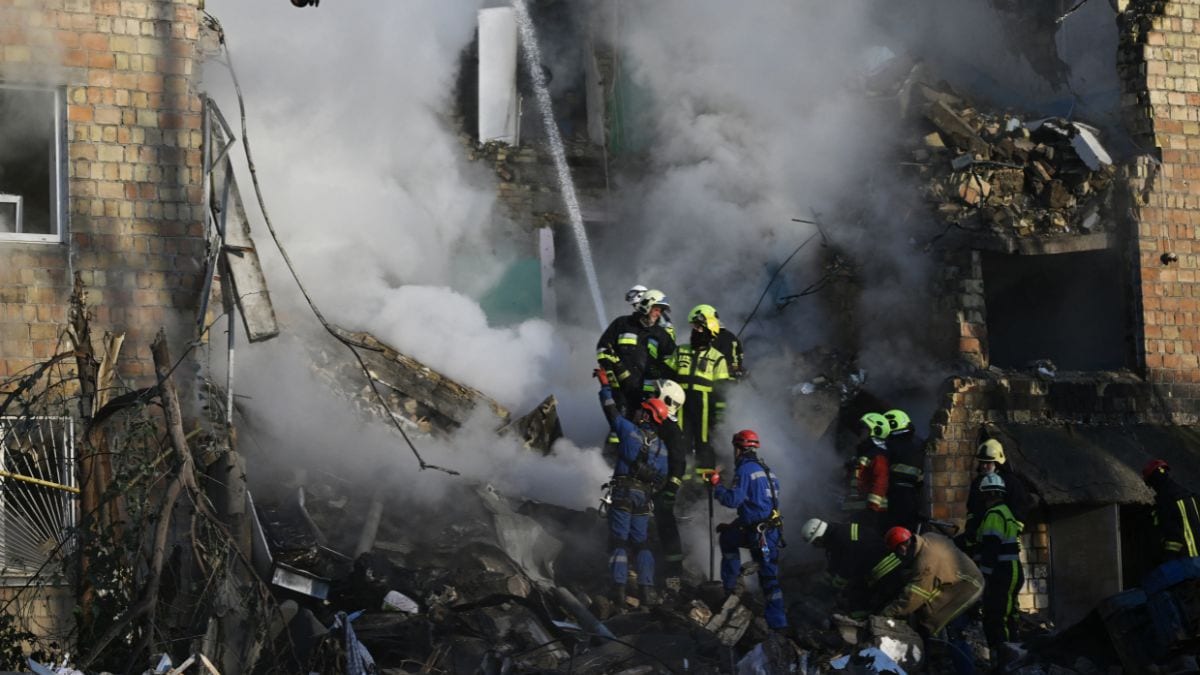 14 Killed in Russian Strikes on Kyiv, Zelenskyy Calls for Sanctions