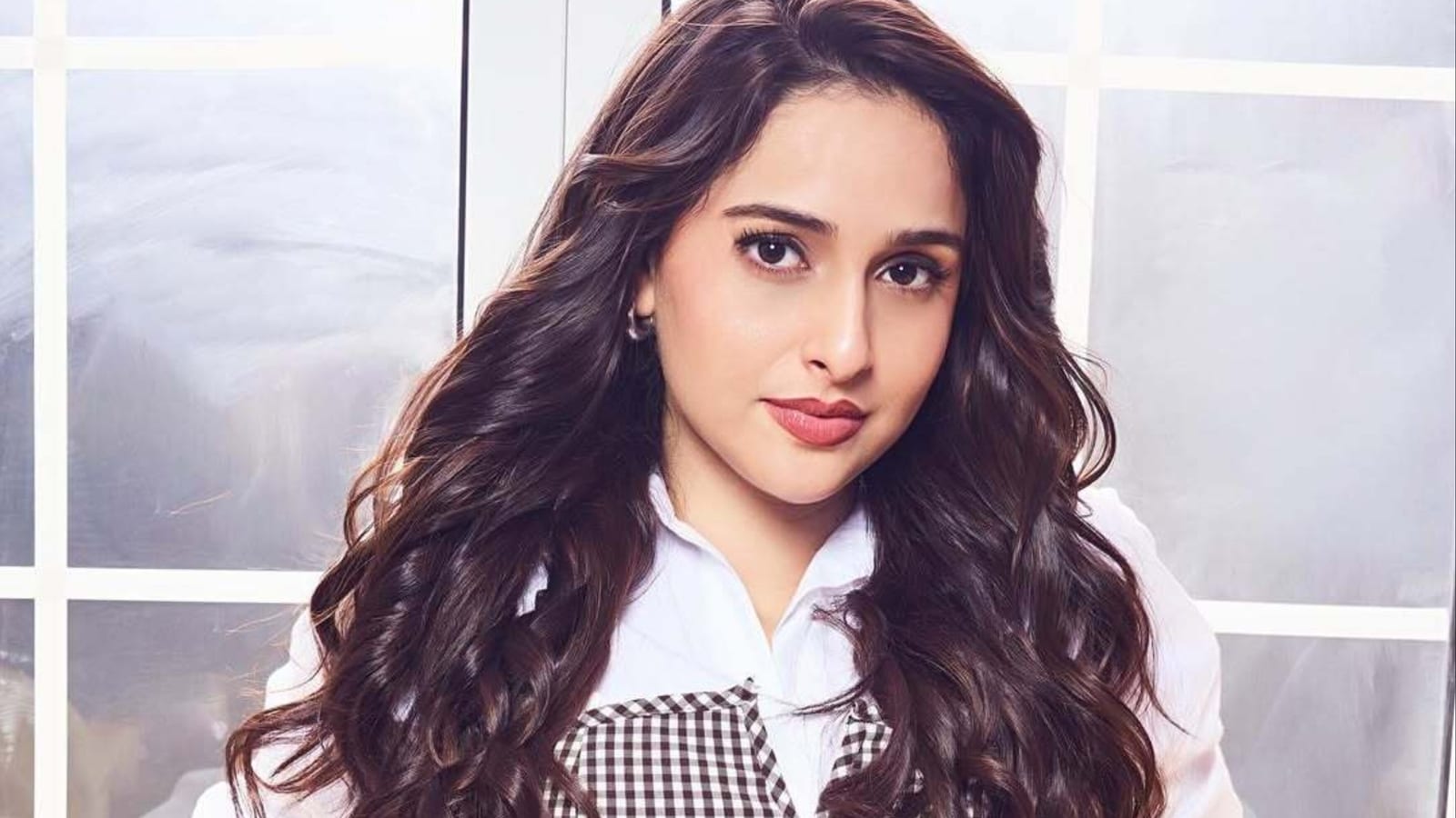 Sadia Khateeb Calls Kashmir Shoot a ‘Homecoming’